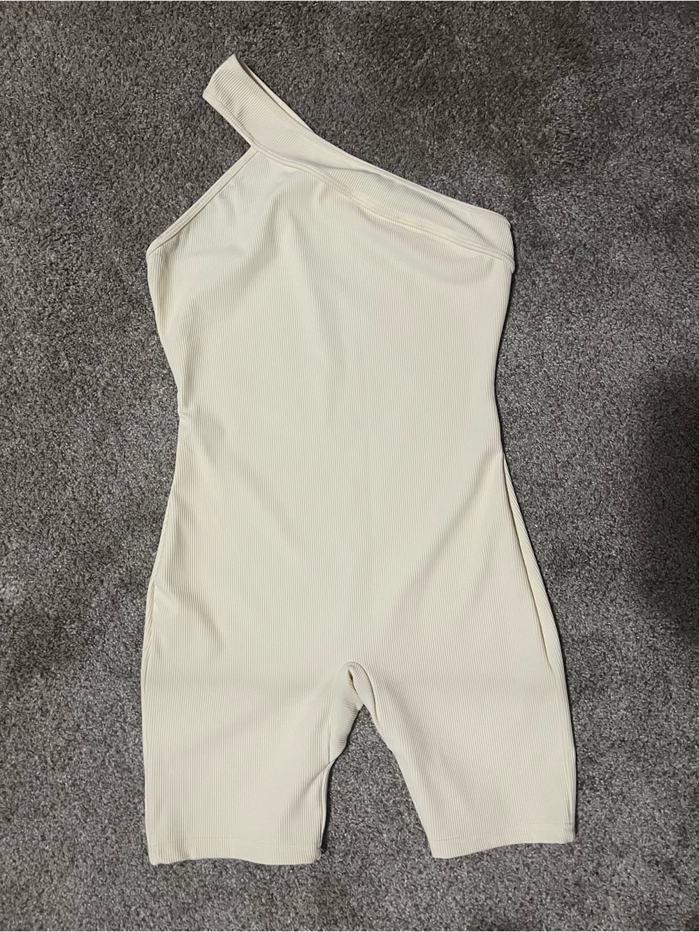 Asymmetrical One-Shoulder Cream Ribbed Romper